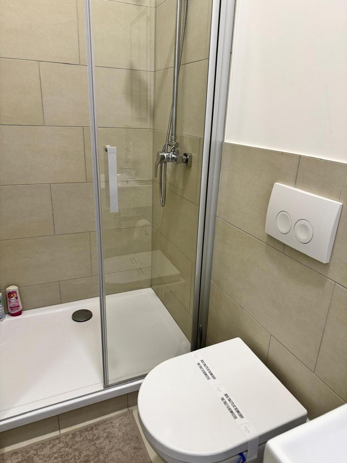 Heaven Homes - Privatzimmer mit Bad im Herzen von Düsseldorf Privatunterkunft *