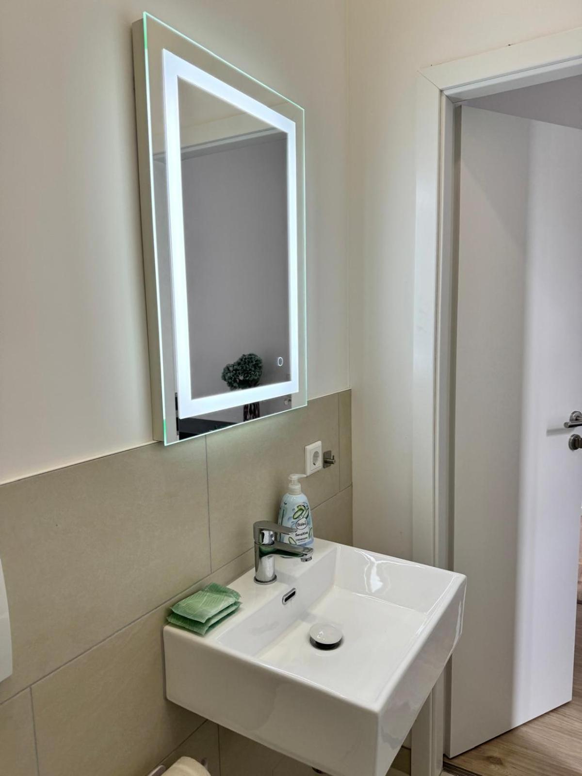 Privatunterkunft Heaven Homes - Privatzimmer mit Bad im Herzen von Düsseldorf *