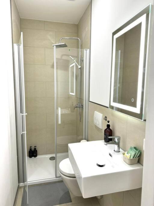 Privatunterkunft Heaven Homes - Privatzimmer mit Bad im Herzen von Düsseldorf *